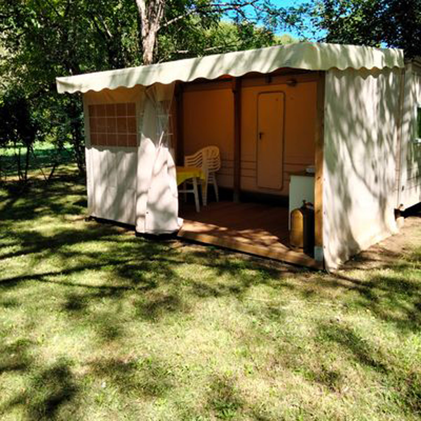 hebergement bungalow confort camping 3 etoiles letrel perigord noir 5