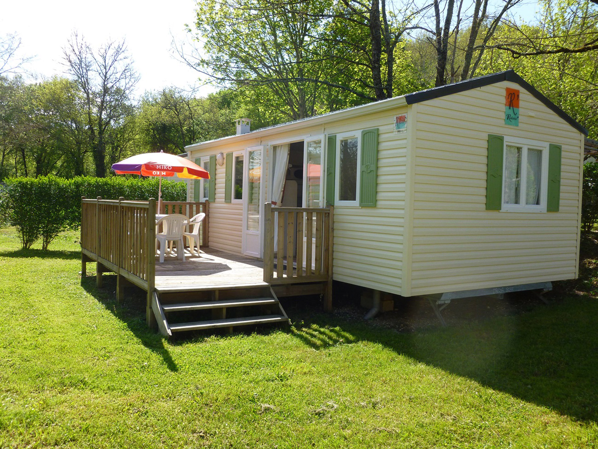 mobil home 4 personnes nature terrasse bois camping 3 etoiles letrel dordogne 1