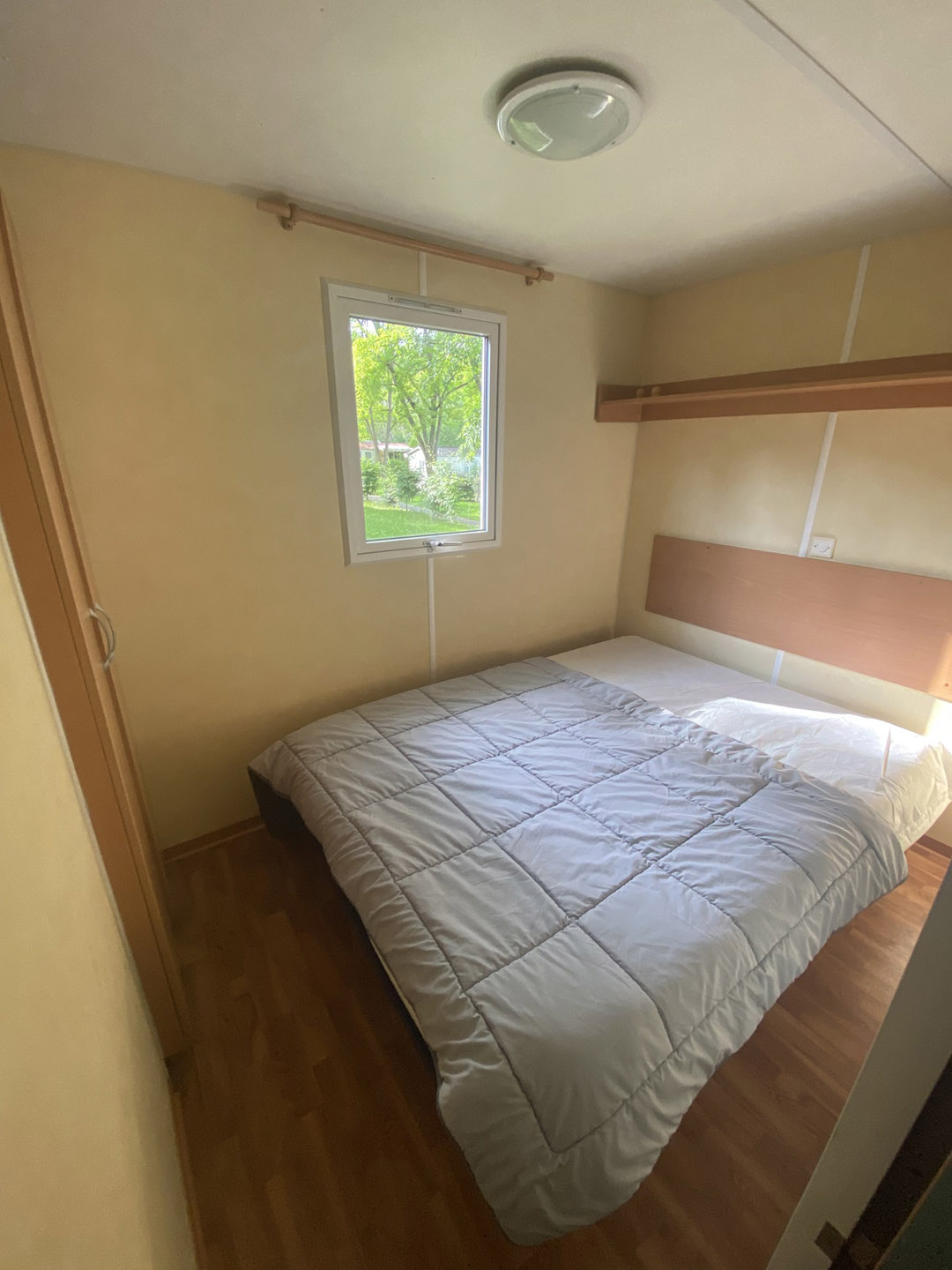 mobil home 4 personnes nature terrasse bois couverte camping 3 etoiles letrel dordogne 5