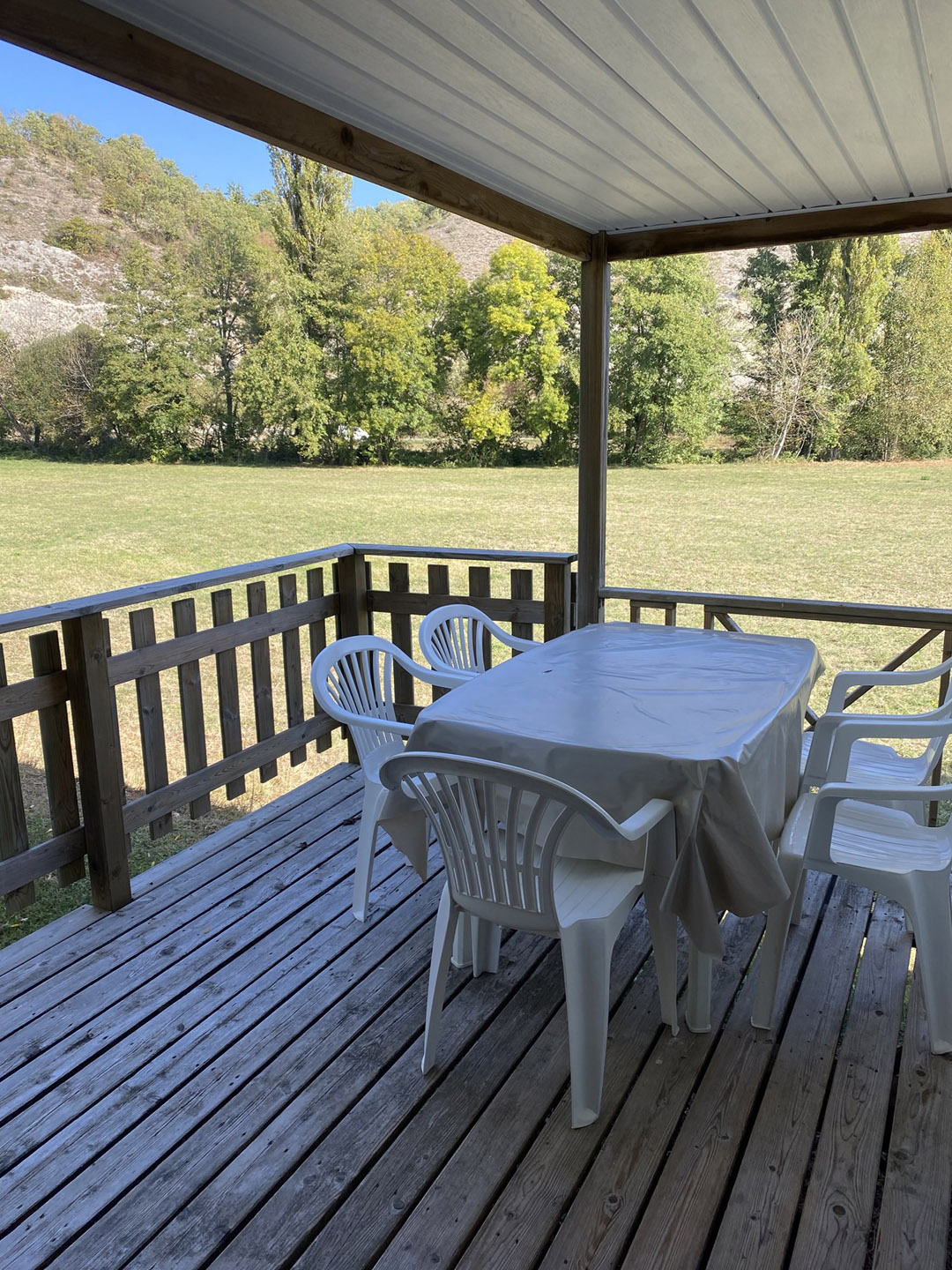 mobil home 5 personnes nature terrasse bois camping 3 etoiles letrel perigord noir 1