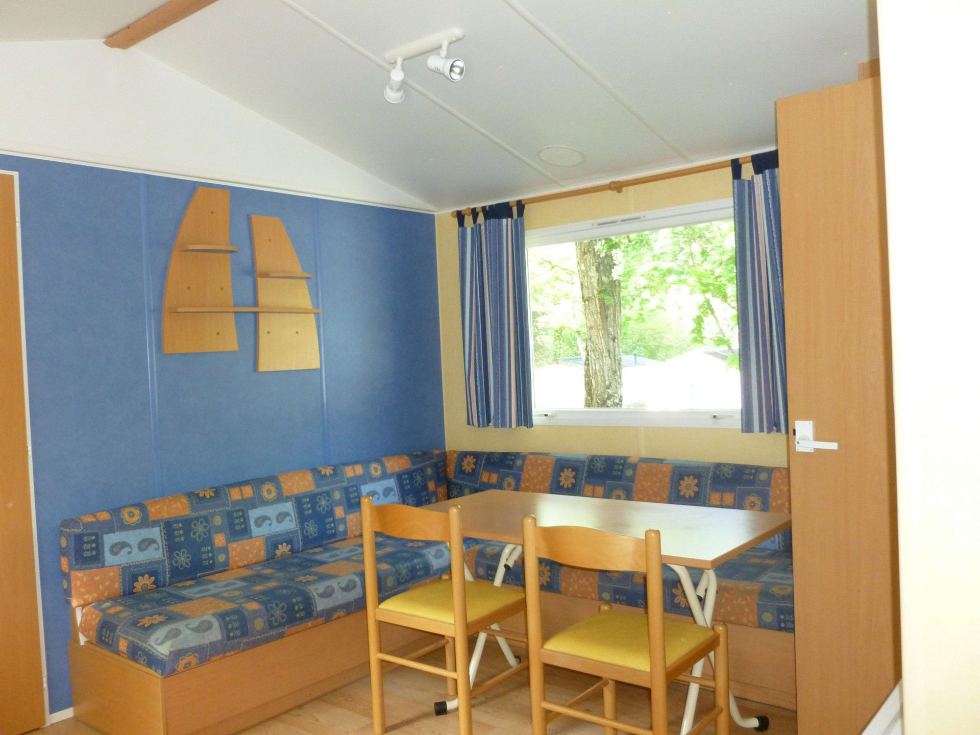 mobil home 5 personnes nature terrasse bois camping 3 etoiles letrel perigord noir 5
