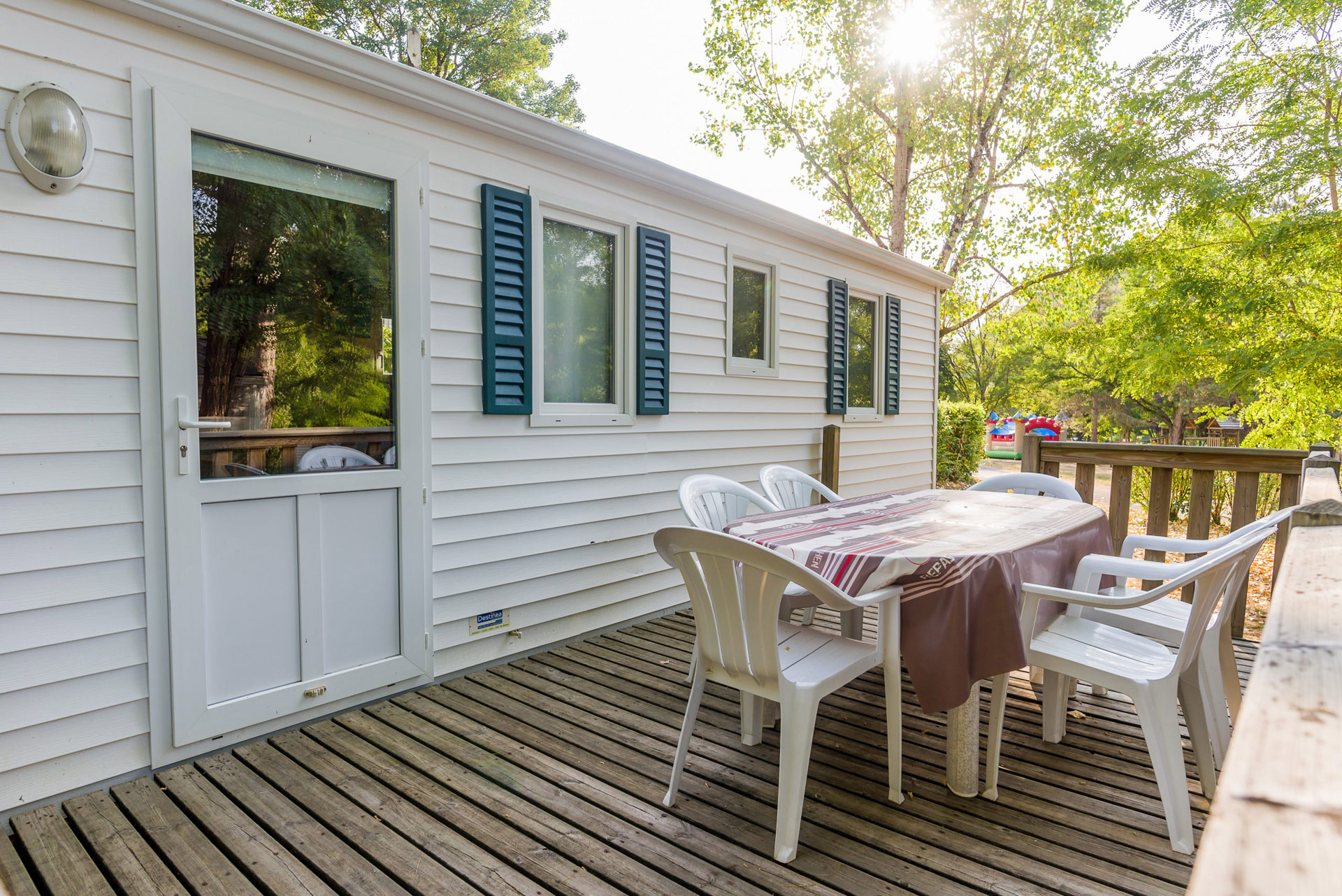 mobil home 6 personnes lits superposés terrasse bois camping 3 etoiles letrel dordogne 2