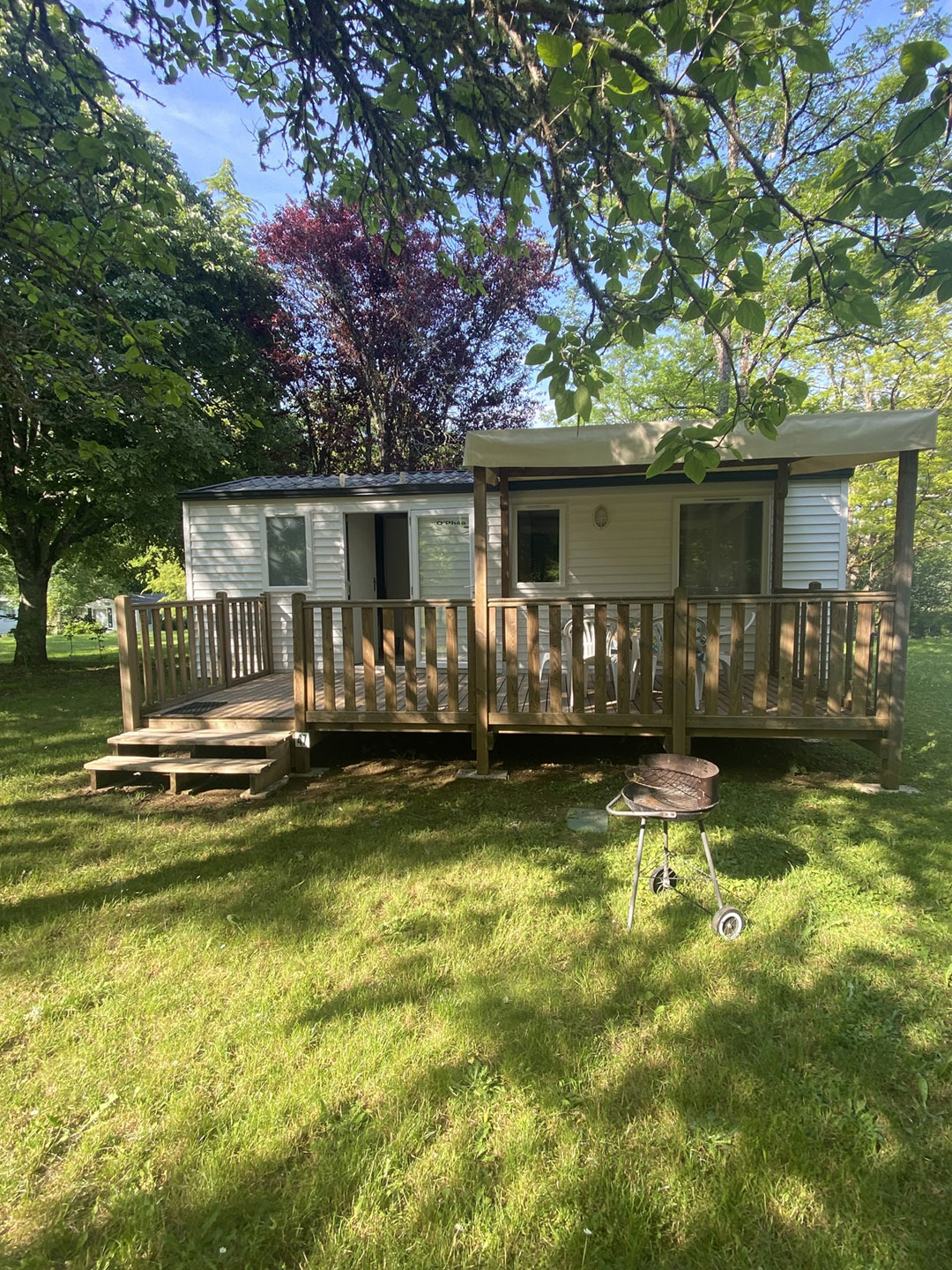 mobil home 6 personnes nature terrasse bois semi couverte camping 3 etoiles letrel dordogne 8