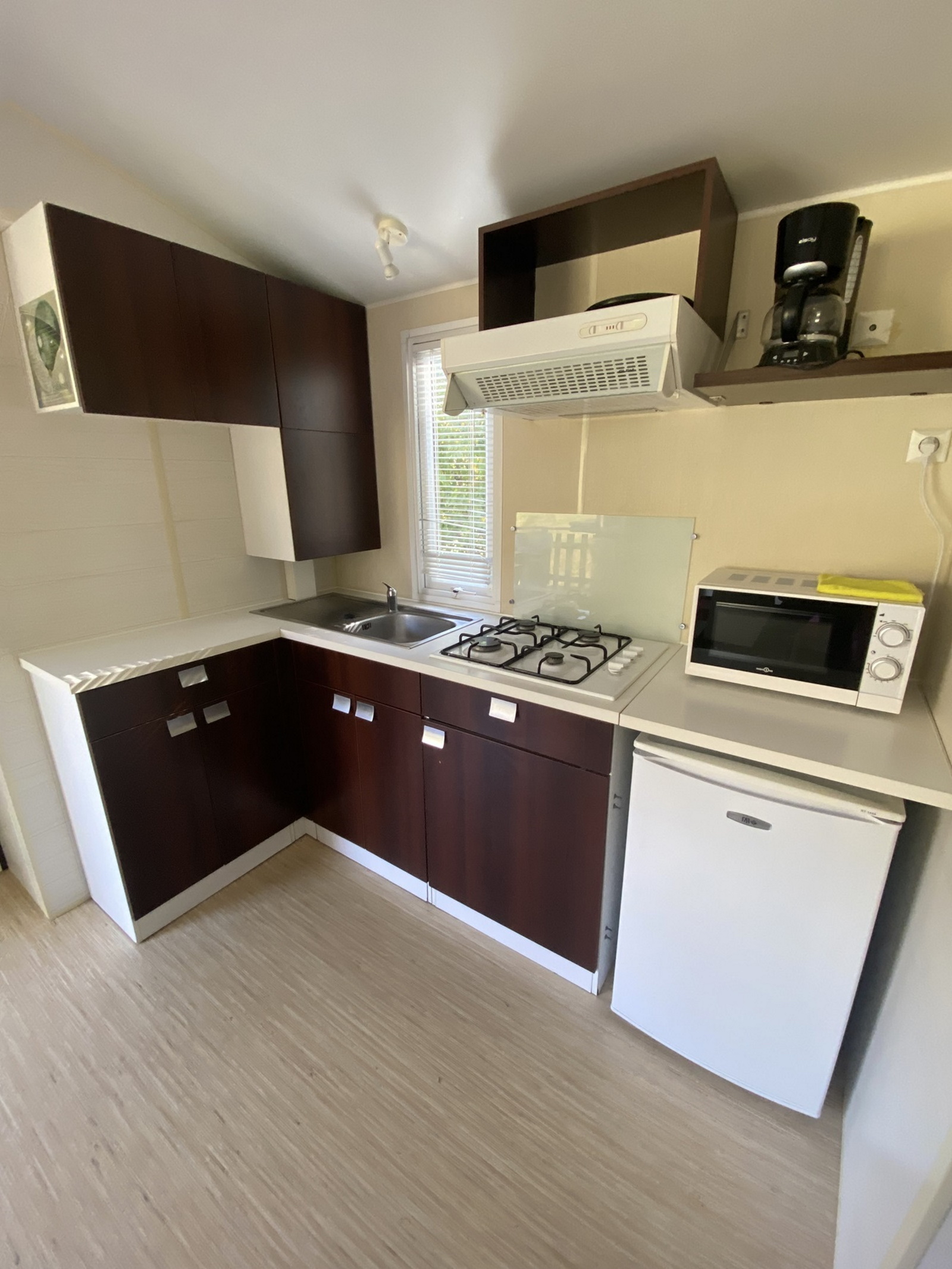 mobil home 5 personnes nature terrasse bois semi couverte camping 3 etoiles letrel dordogne