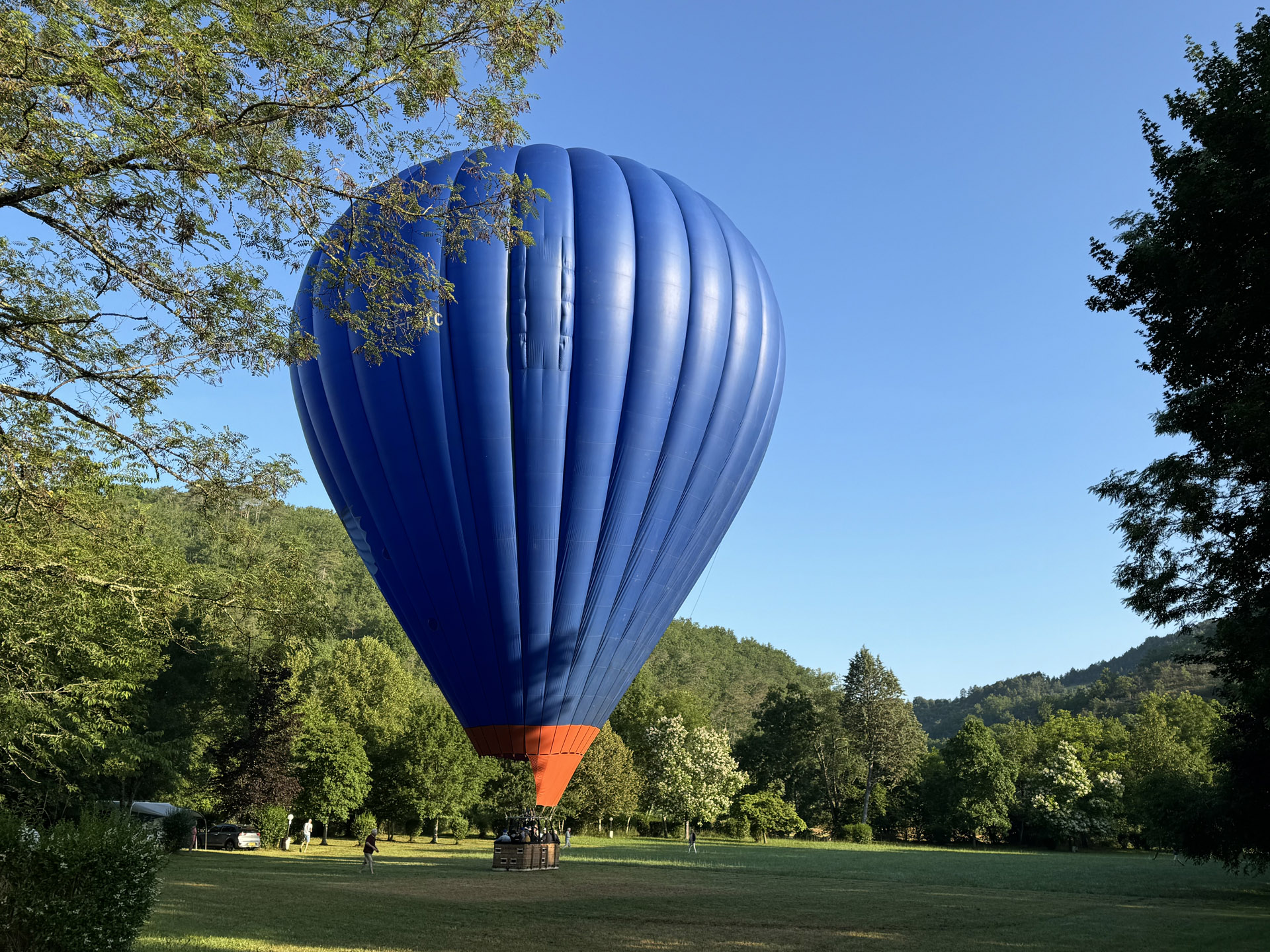 vue atterrissage montgolfiere camping letrl animations famille nature camping letrel 3 etoiles saint pompon dordogne 7